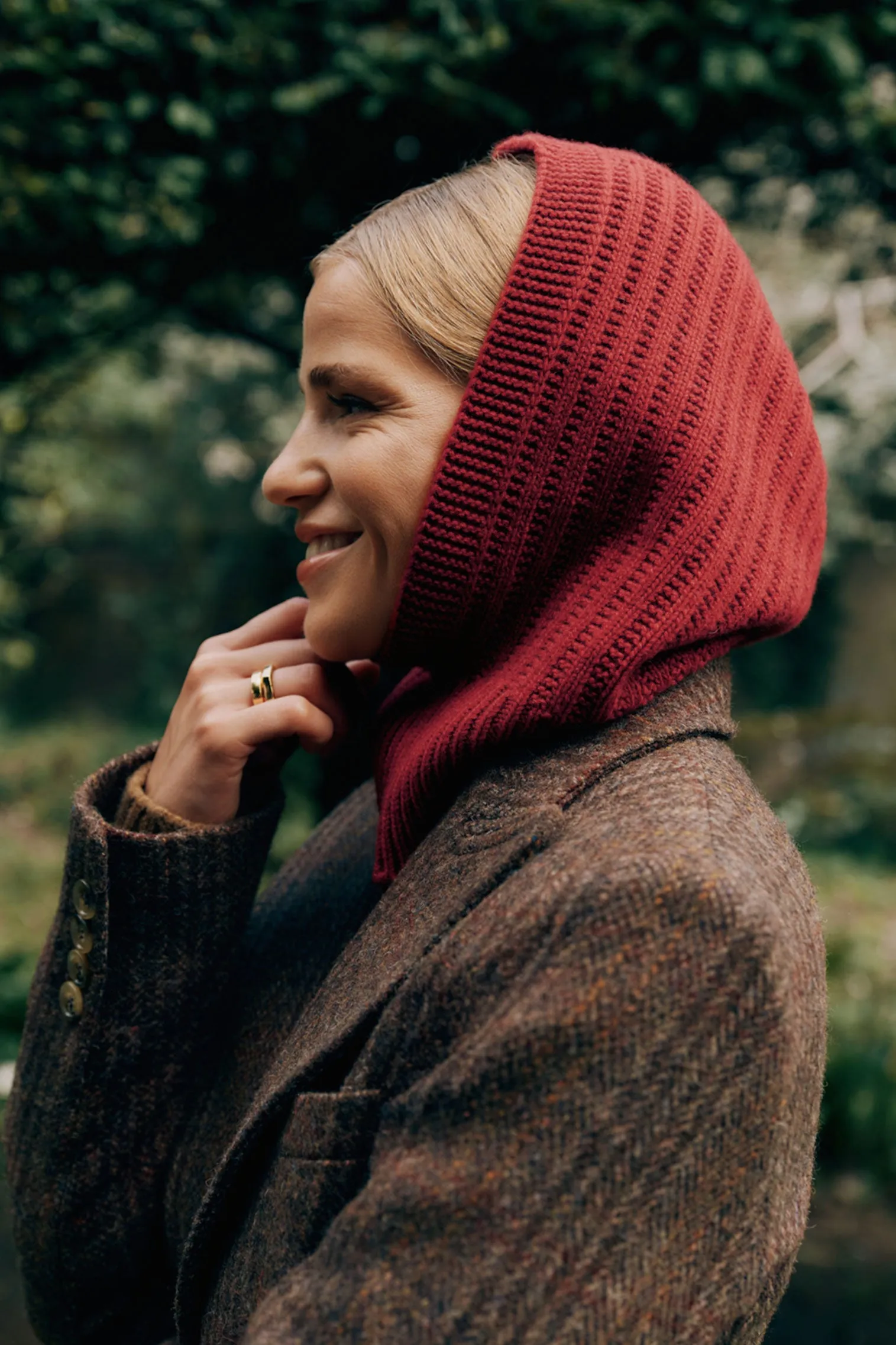 Cashmere Ribbed Red Hood